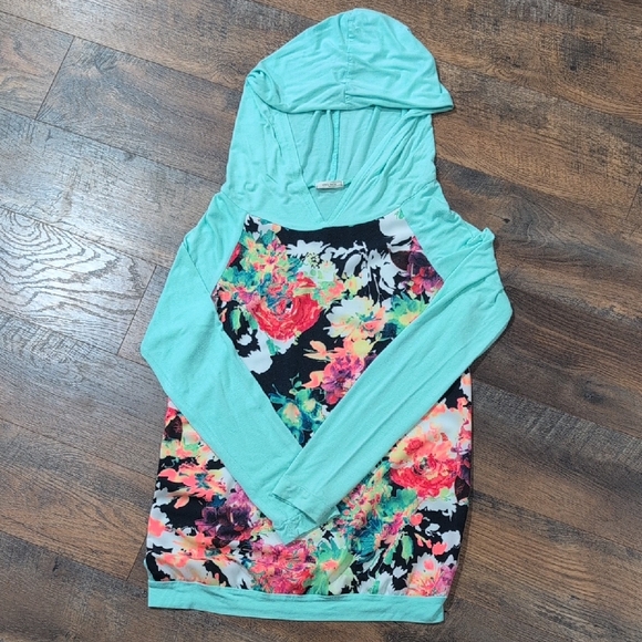 12 Pm By Mon Ami Tops - 12 Pm By Mon Ami Teal Floral Shirt